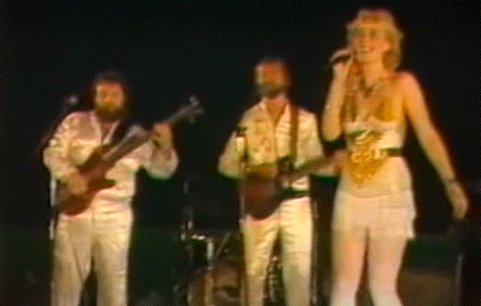 ZABRANJENA PESMA LEPE BRENE za koju niste znali: 'Uvek sam se zgražavala LAŽNOG MORALA'! (FOTO) 





